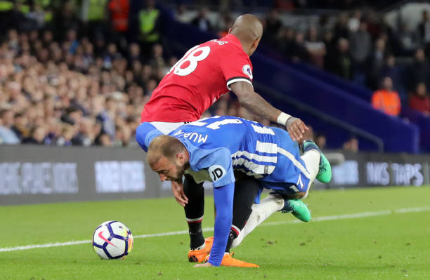 较量中至关 较量中至关